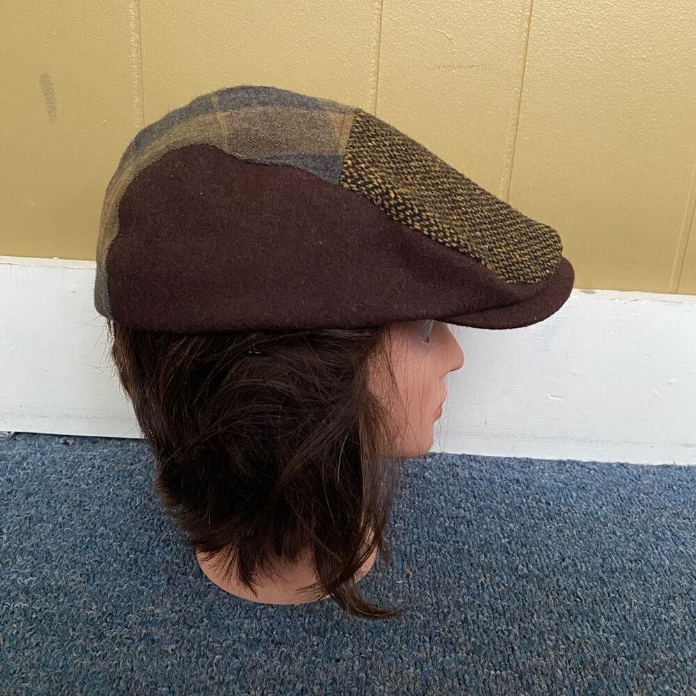 Men’s OS wool and corduroy flat cap w/patterned multicolor fabric